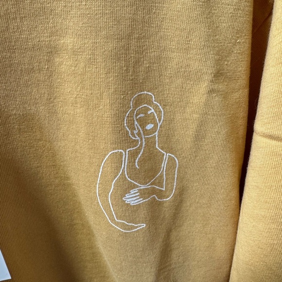NWT mom graphic tee - Picture 3 of 6